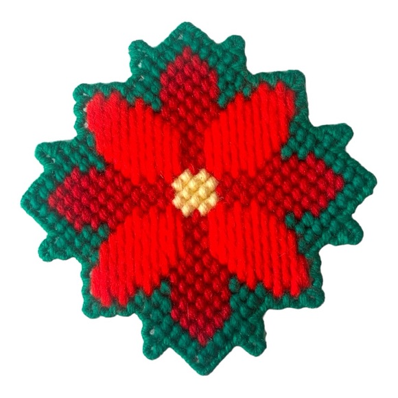 VTG Christmas Poinsettia Coasters Handmade Yarn Plastic Canvas Needlepoint 6 - Picture 2 of 4